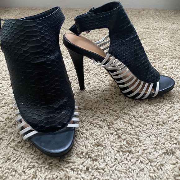 Calvin Klein Strappy Leather Slingback Heels Size 7 - Picture 1 of 5